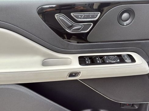 Used 2025 Lincoln Aviator Reserve w/ Illumination Package image 12