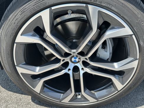 Used 2025 BMW X5 xDrive40i w/ Premium Package AWD/4WD image 12