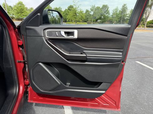 Used 2020 Ford Explorer XLT w/ Comfort Package AWD/4WD image 19