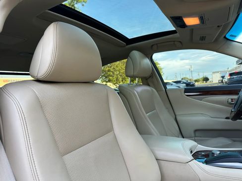Used 2013 Lexus LS 460 w/ Comfort Pkg image 23