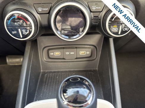 Used 2022 Hyundai Venue Limited FWD image 25