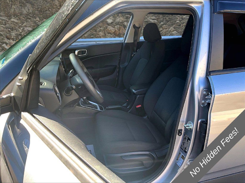 Used 2024 Hyundai Venue SE FWD image 21
