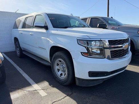Used 2018 Chevrolet Suburban 4WD image 2