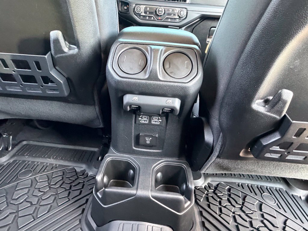 Used 2025 Jeep Gladiator Mojave w/ Technology Group AWD/4WD image 39