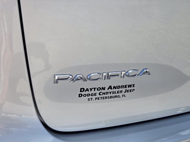 Used 2023 Chrysler Pacifica Limited FWD image 12
