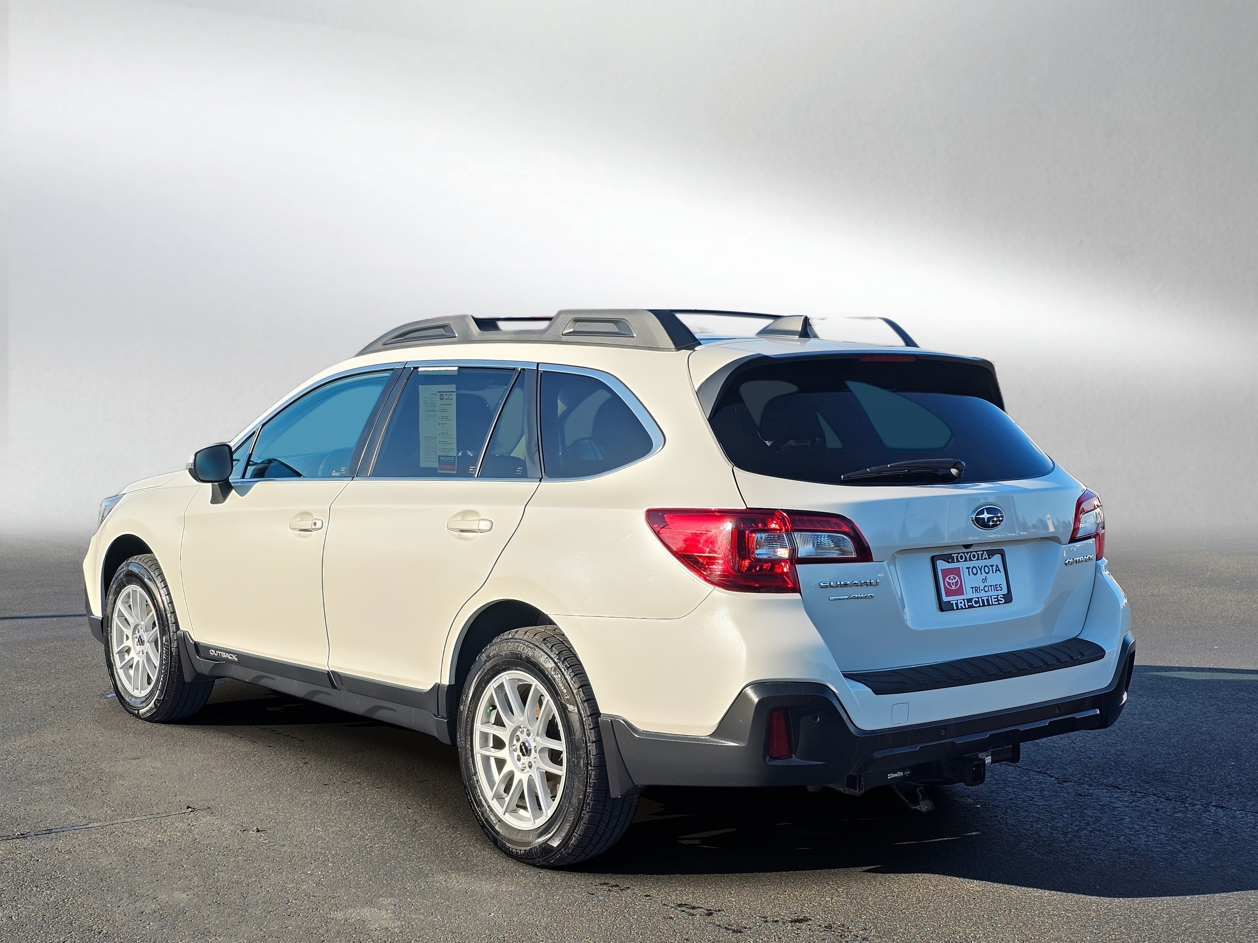 Used 2018 Subaru Outback 2.5i Limited AWD/4WD image 3