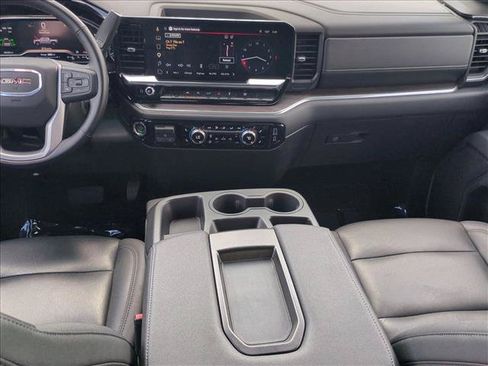 Certified 2025 GMC Sierra 1500 SLT RWD image 18