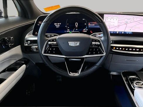 Used 2025 Cadillac Lyriq Luxury RWD image 6