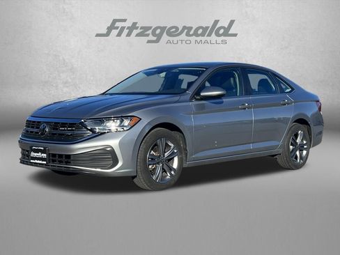 Used 2024 Volkswagen Jetta SE image 2