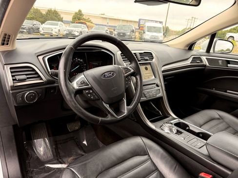 Used 2018 Ford Fusion SE w/ Equipment Group 602A FWD image 15