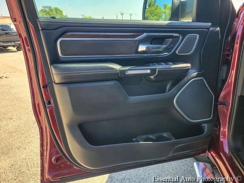 Used 2022 RAM 1500 Laramie AWD/4WD image 18