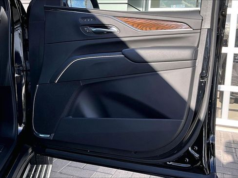 Used 2024 Cadillac Escalade Sport Platinum image 24