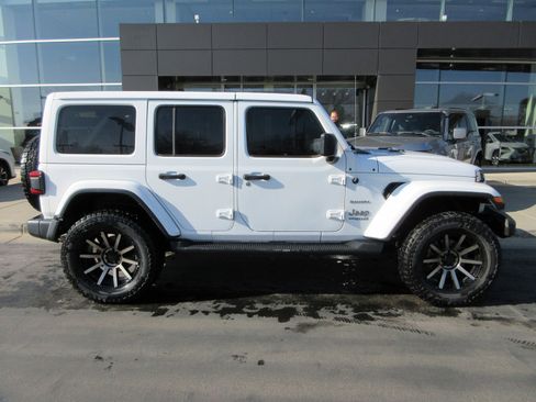 Used 2020 Jeep Wrangler Unlimited Sahara image 12