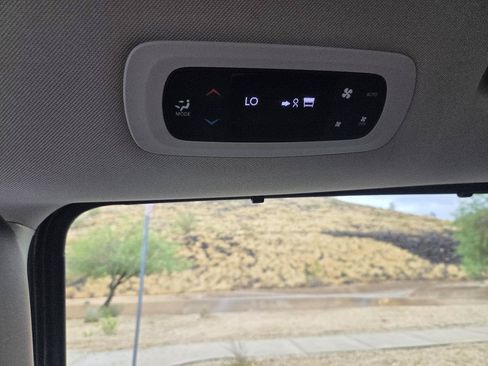 Used 2023 Chrysler Pacifica Touring-L FWD image 25