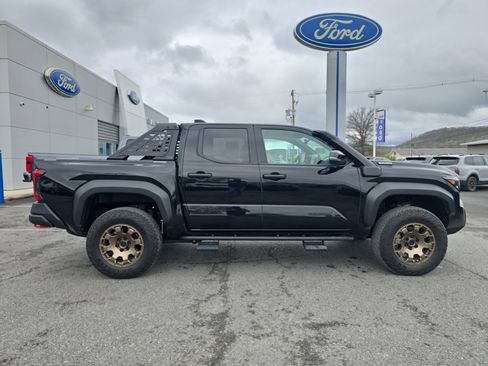 Used 2025 Toyota Tacoma 4x4 Double Cab Hybrid w/ Tow Tech Package image 2