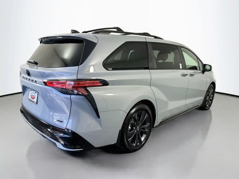Certified 2026 Toyota Sienna XSE FWD image 5