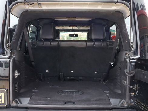 Used 2017 Jeep Wrangler Unlimited Rubicon image 9