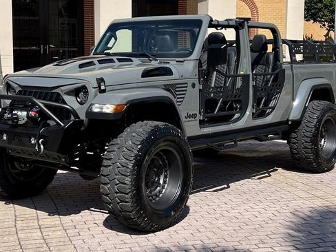 Used 2022 Jeep Gladiator Sport AWD/4WD image 4