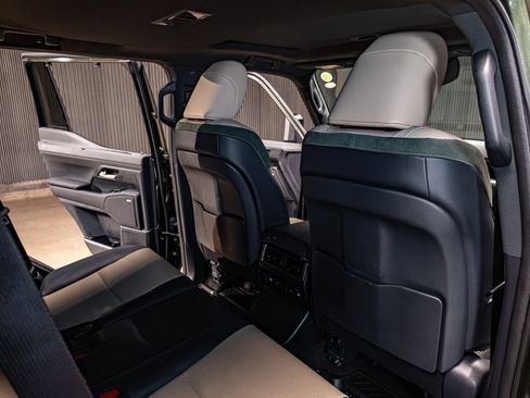 Used 2024 Lexus GX 550 image 25