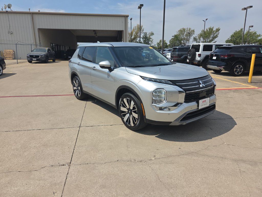 Used 2025 Mitsubishi Outlander SE AWD/4WD image 6