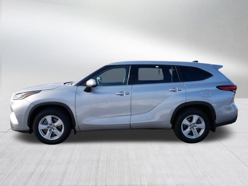 Certified 2022 Toyota Highlander LE image 4