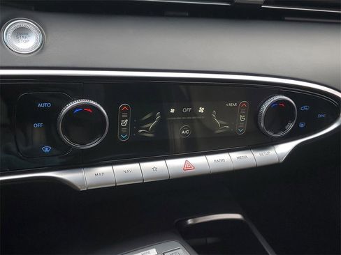 Used 2022 Genesis GV70 2.5T w/ Select Package image 21