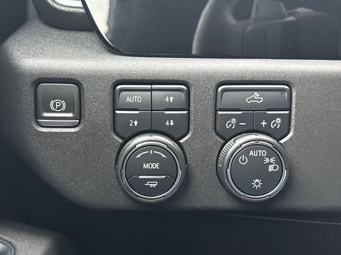 Used 2022 Chevrolet Silverado 1500 LT image 17