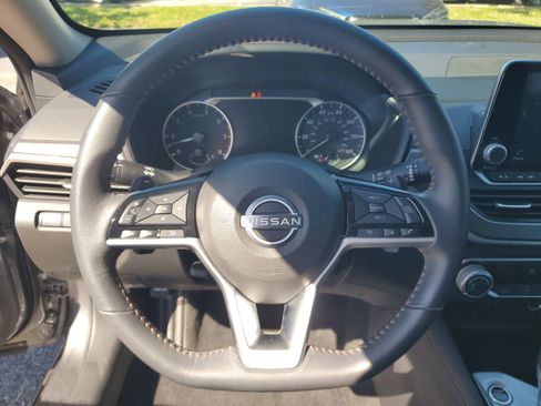 Certified 2025 Nissan Altima 2.5 SR image 16