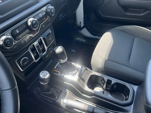 Certified 2022 Jeep Wrangler Unlimited Sport AWD/4WD image 23