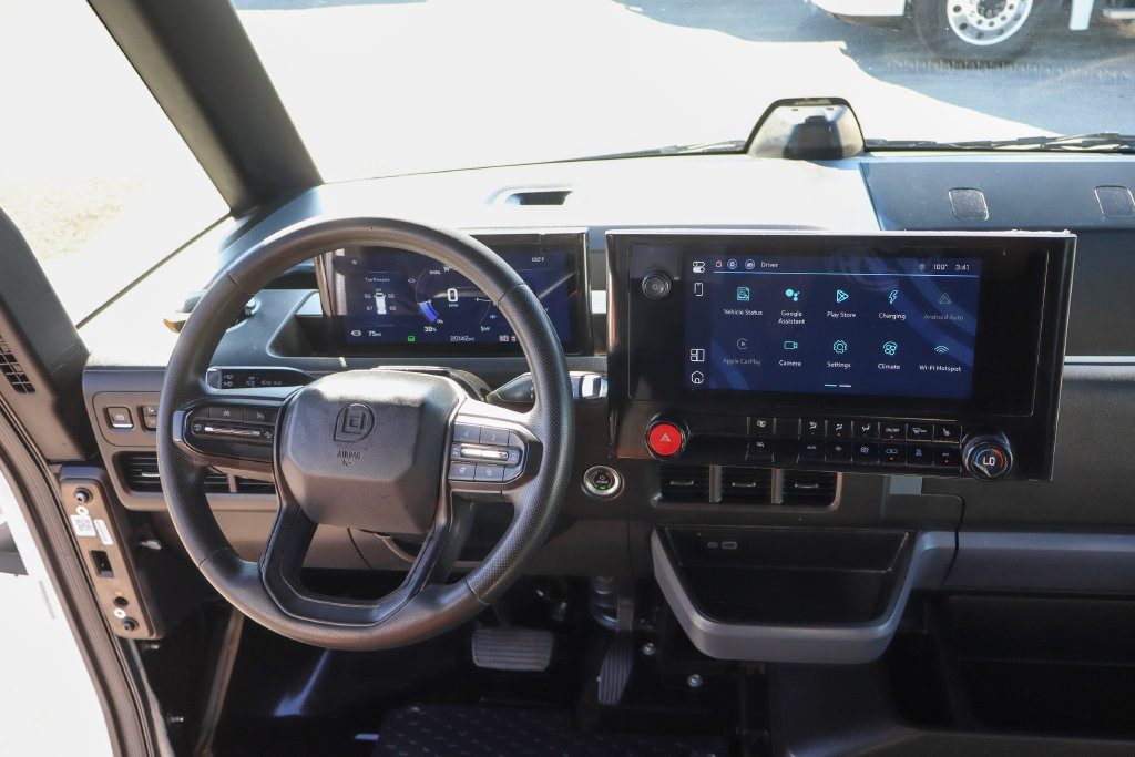 Used 2024 Chevrolet Brightdrop 600 w/ Commercial Equipment Package AWD/4WD image 23