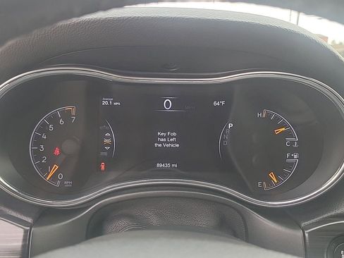 Used 2022 Jeep Grand Cherokee Laredo X image 12