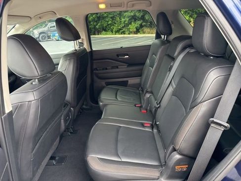 Used 2024 Nissan Pathfinder SL image 15