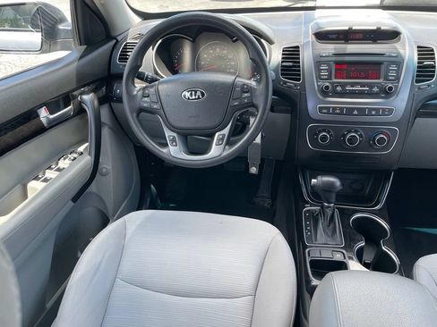 Used 2014 Kia Sorento LX AWD/4WD image 9