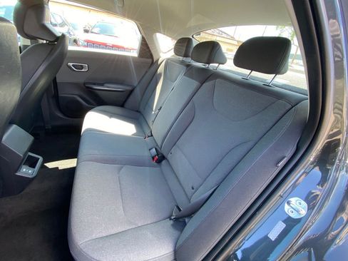 Used 2025 Kia K4 LXS image 36