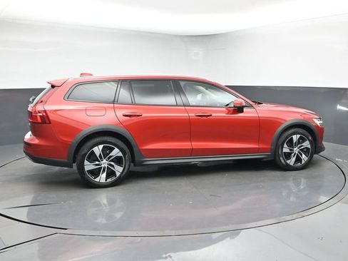 Used 2024 Volvo V60 B5 Cross Country Plus w/ Climate Package AWD/4WD image 9