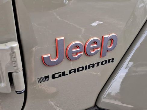 Used 2025 Jeep Gladiator Mojave image 15