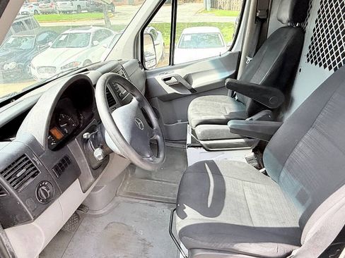 Used 2015 Mercedes-Benz Sprinter 2500 image 20