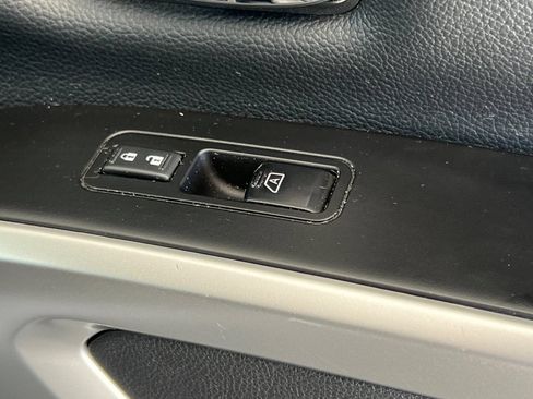 Used 2017 Nissan Titan SV AWD/4WD image 21