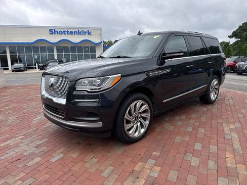 Used 2022 Lincoln Navigator Reserve AWD/4WD image 4