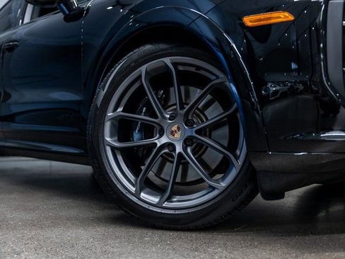 Certified 2025 Porsche Cayenne GTS image 17