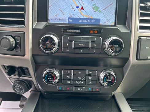 Used 2021 Ford F350 Platinum w/ FX4 Off-Road Package AWD/4WD image 22