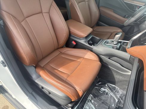 Used 2025 Subaru Outback Touring XT AWD/4WD image 14