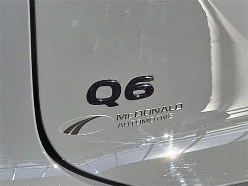 New 2025 Audi Q6 e-tron Premium Plus image 16