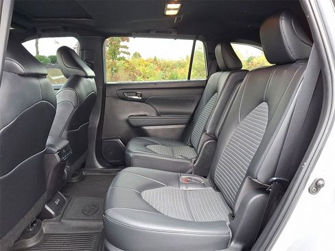 Used 2023 Toyota Highlander XSE image 12