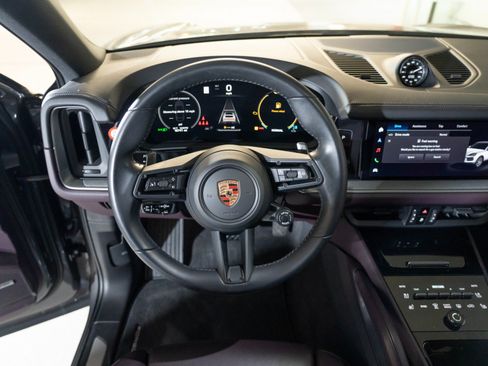 Certified 2024 Porsche Cayenne Coupe AWD/4WD image 28