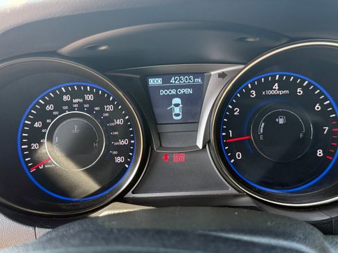 Used 2015 Hyundai Genesis 3.8 RWD image 8