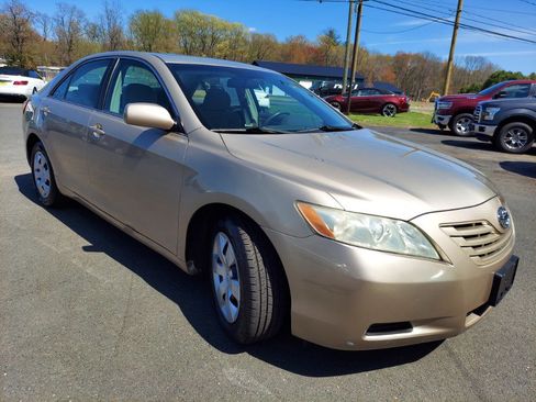 Used 2007 Toyota Camry LE FWD image 3
