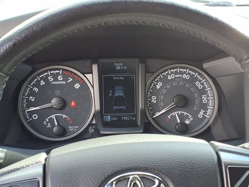 Used 2021 Toyota Tacoma TRD Sport w/ Technology Package image 12