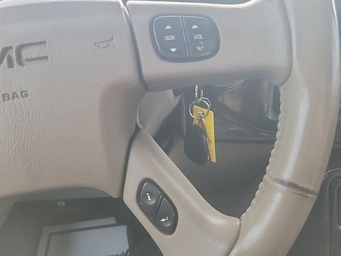Used 2004 GMC Yukon Denali image 10