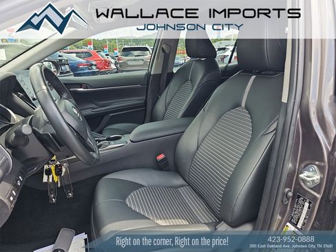 Used 2024 Toyota Camry SE image 9